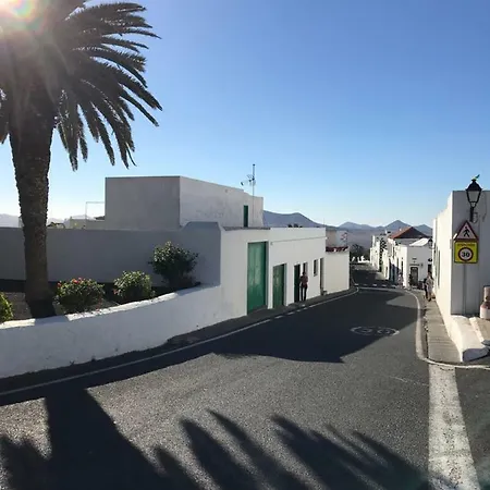 Casa Lisboa, Auf Der Mimosa * Teguise